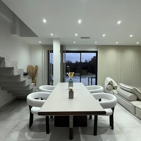 Maison Moderna