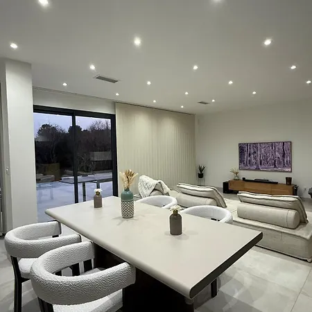 Maison Moderna * Mons (Gard)