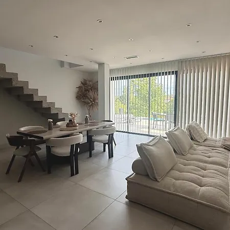 Semesterbostad Maison Moderna